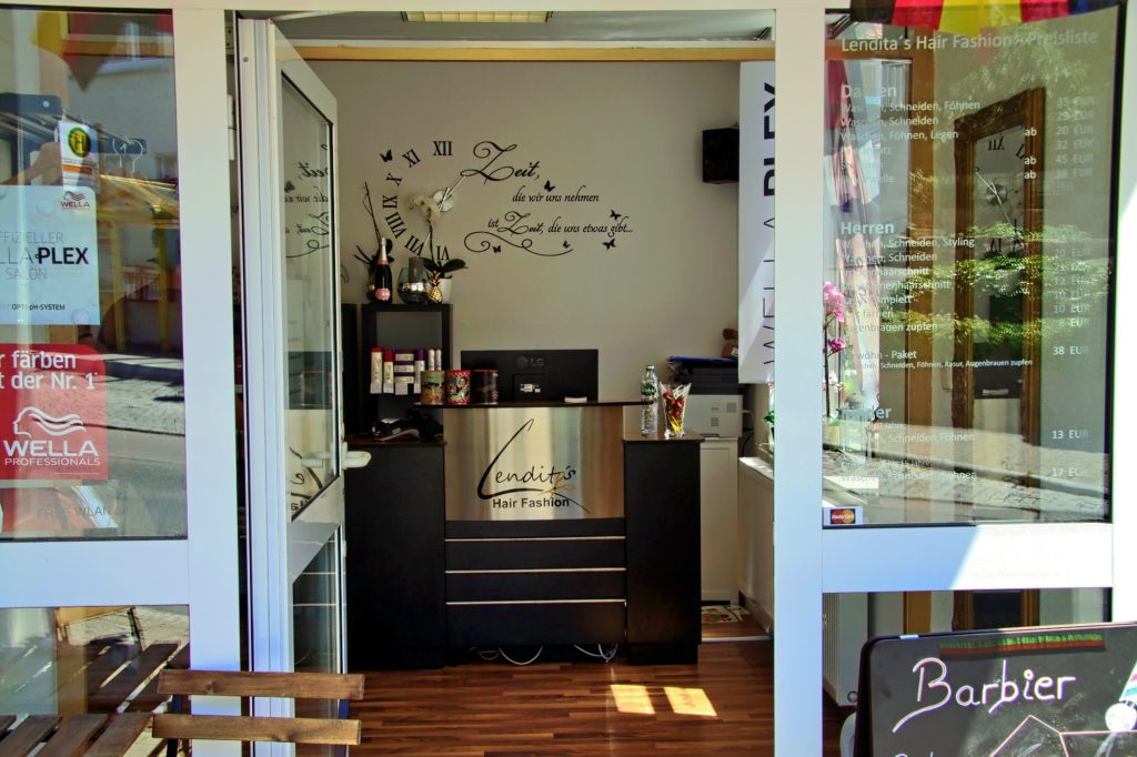 Salon geöffnet